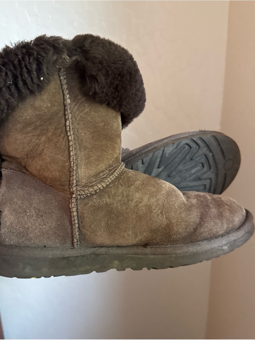 Ugg Bailey Button Brown